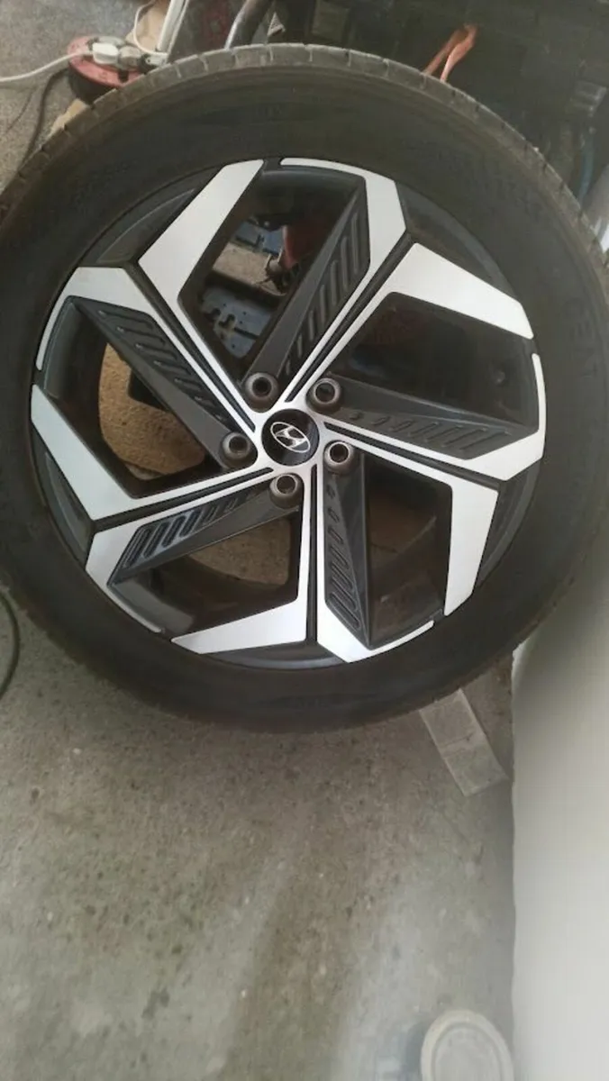 Hyundai Tucson 19" Alloy Wheel NEW - Image 1