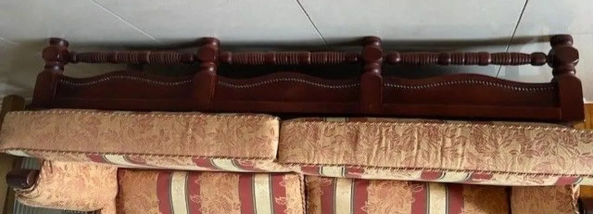 Sofa & 2 Armchairs & Pouffe in as new condition - Image 4