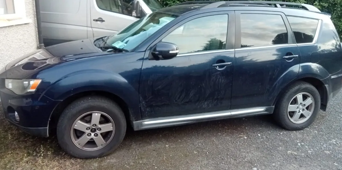 Mitsubishi Outlander 2011 - Image 2