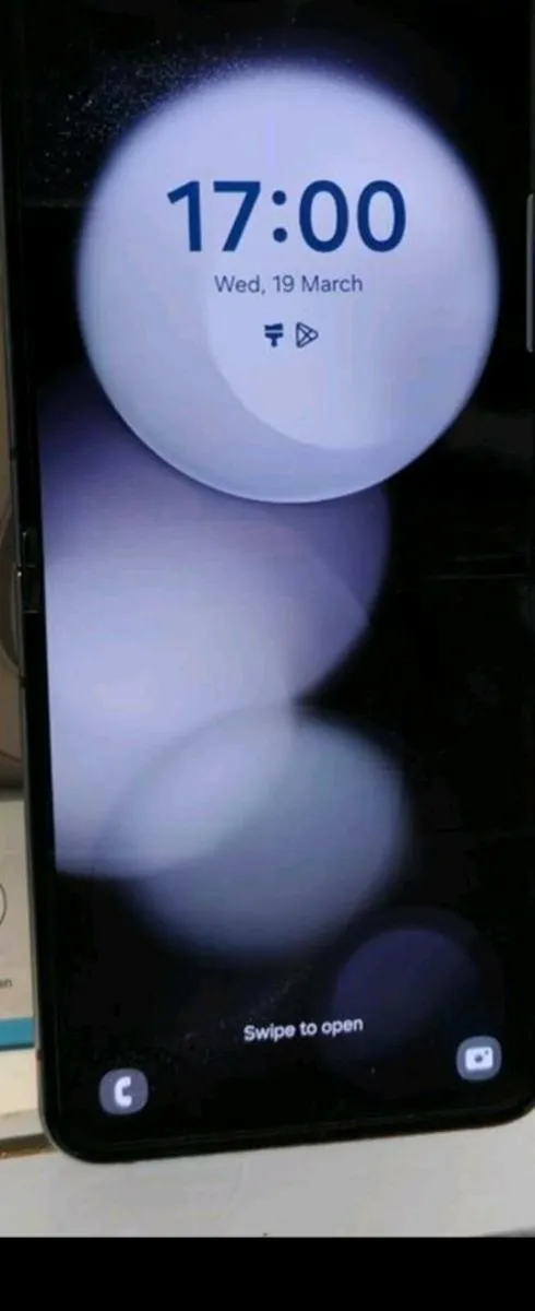 Samsung flip z 5 - Image 1