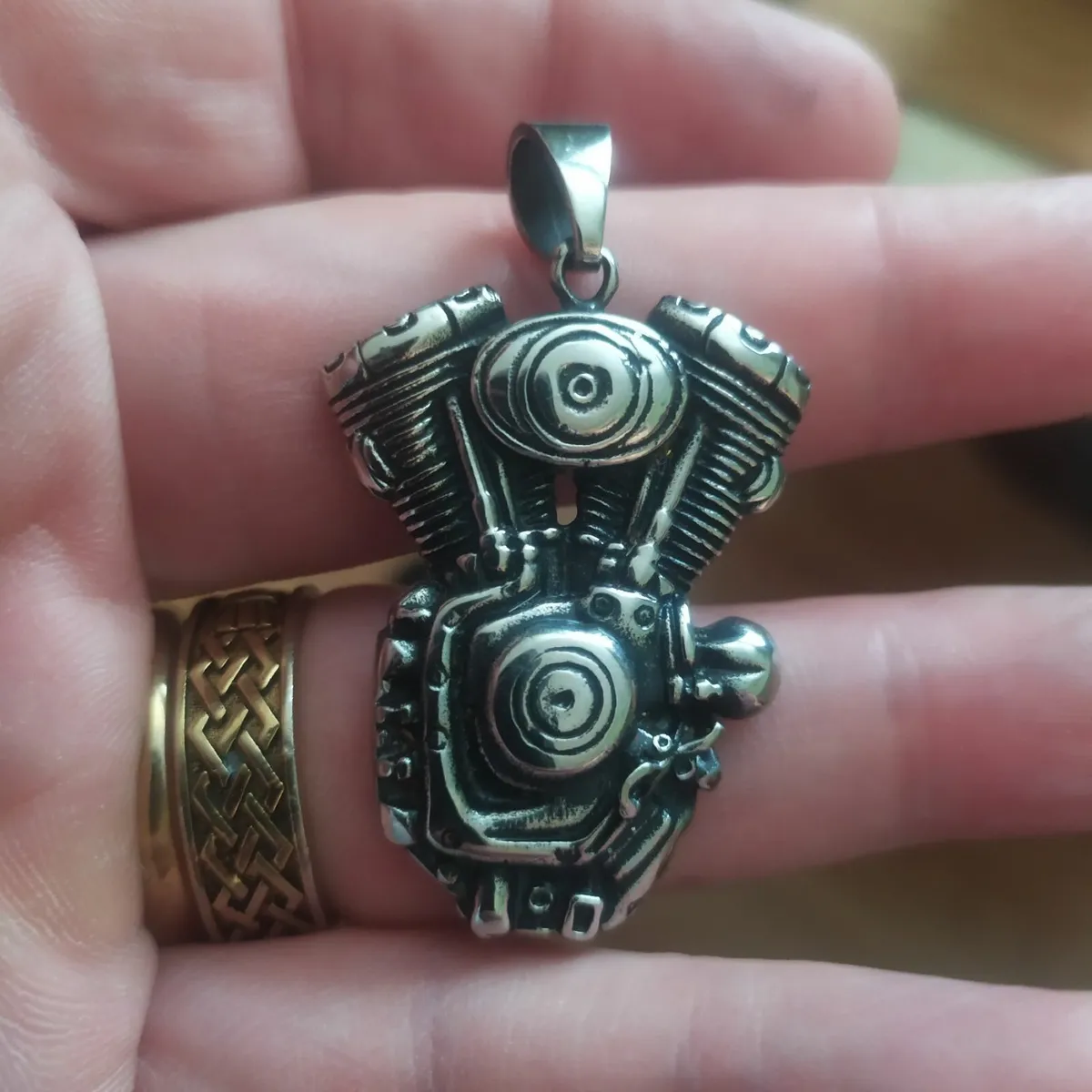 Harley Davidson v twin engine pendant