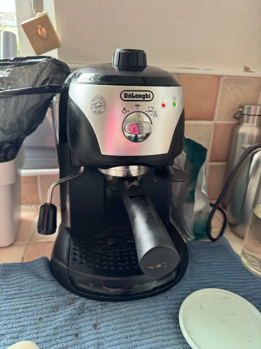 De Longhi Coffee Machine - Image 1