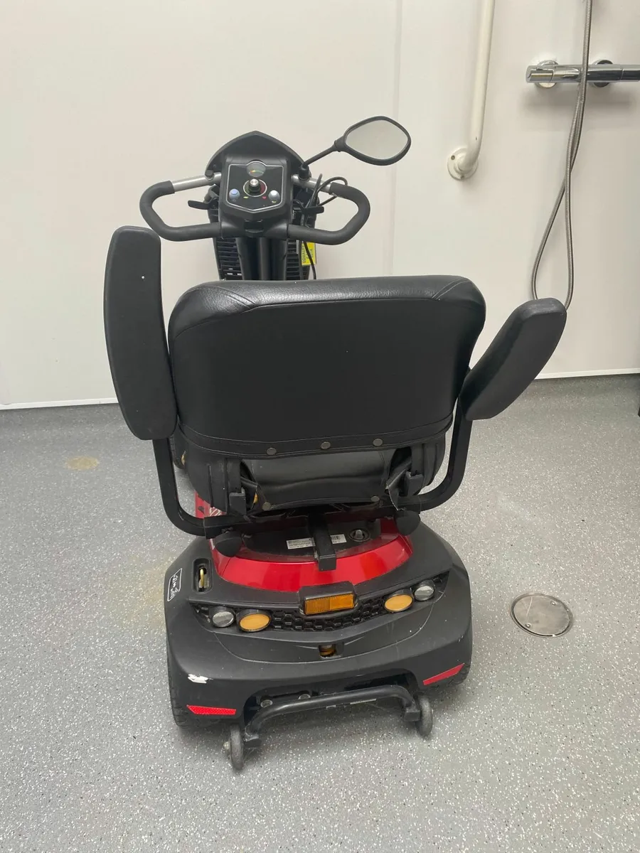 Electric wheelchair - Image 3