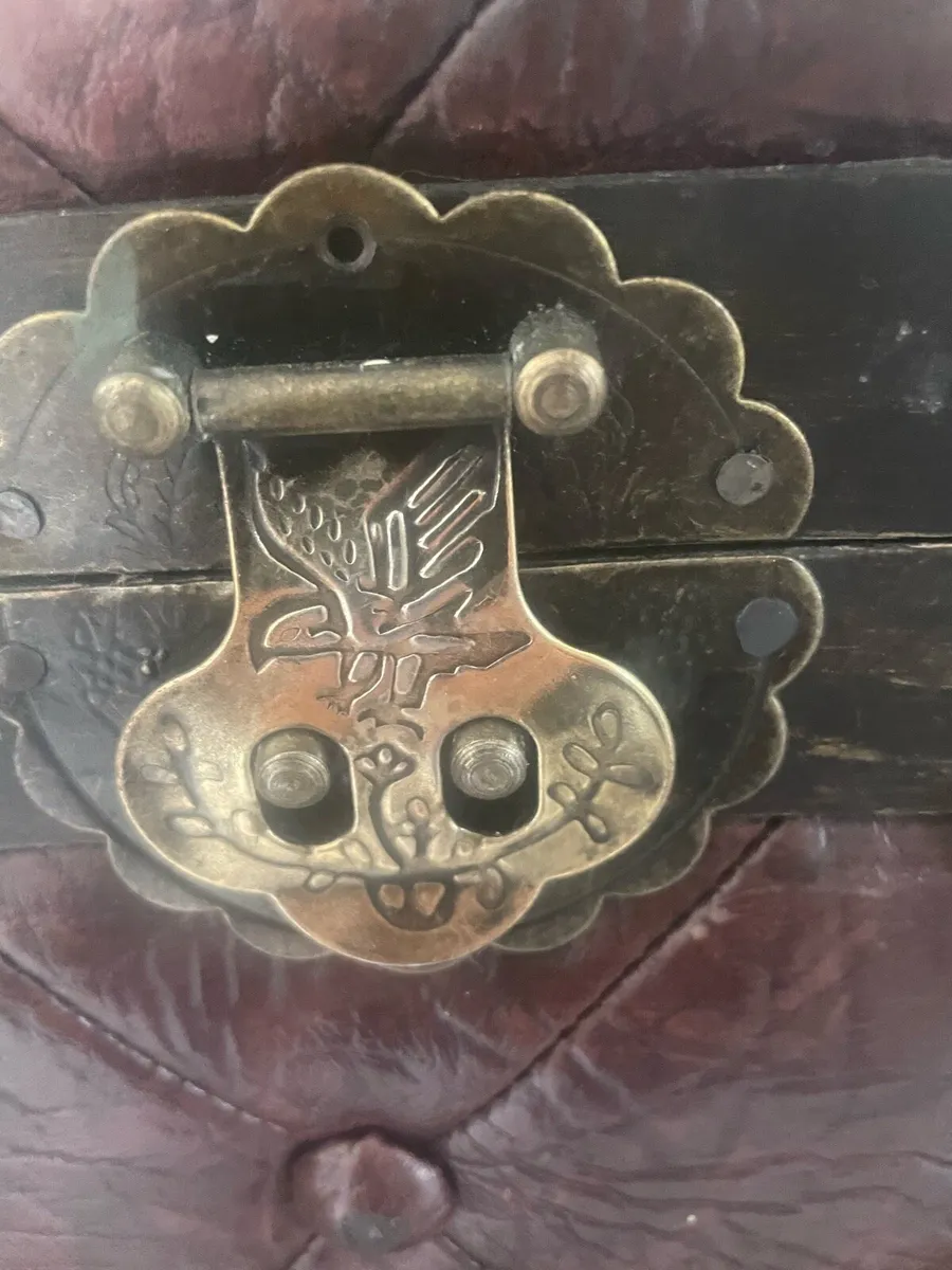 Vintage chest - Image 2