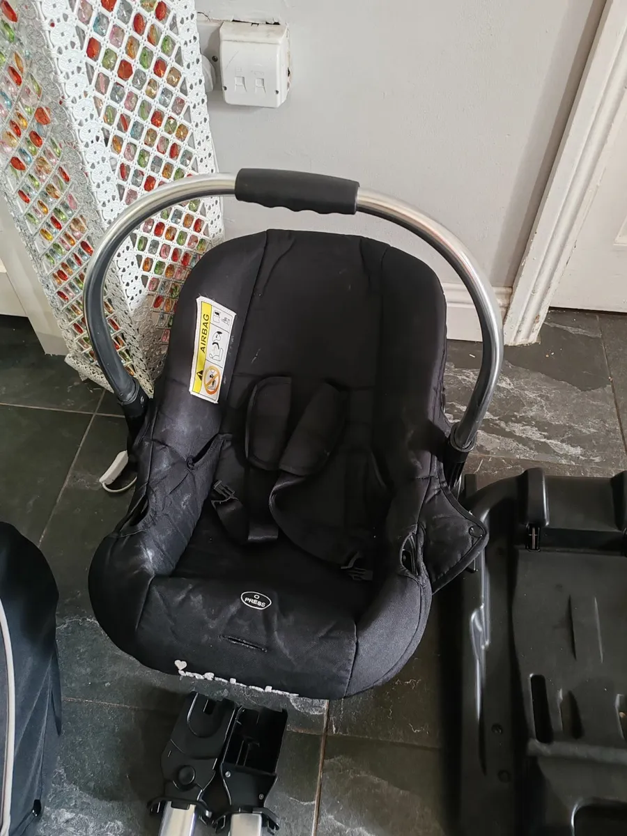 Complete buggy and travel unit - Image 4