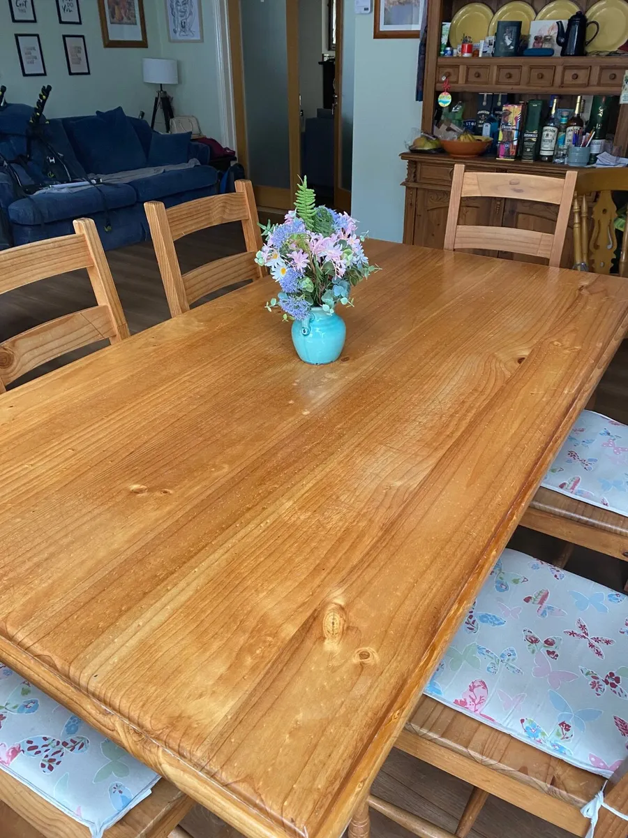 Kitchen Table and Chairs - Image 3