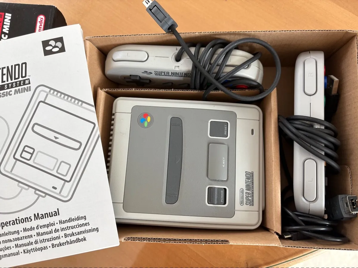Super Nintendo Mini - Image 2