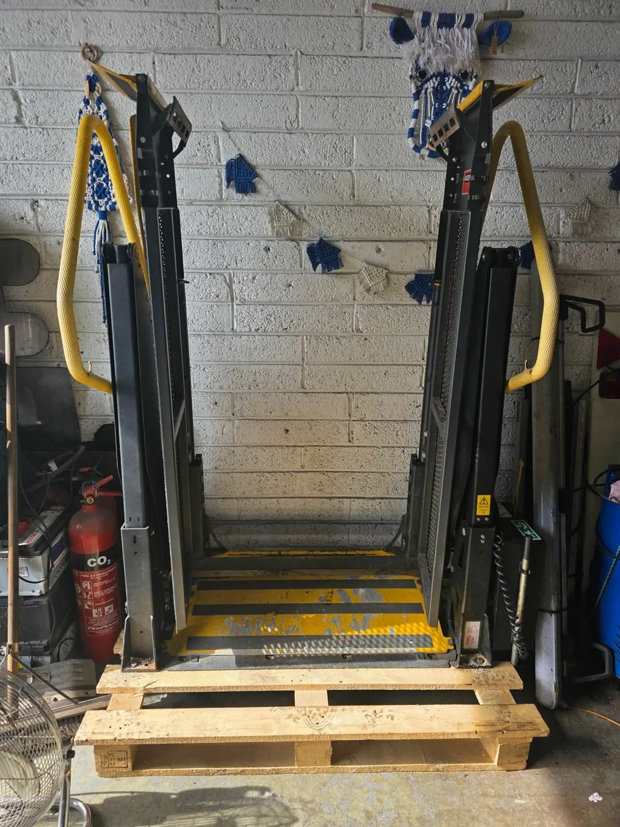 wheelchair lift - Image 2
