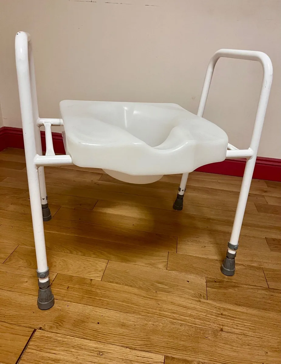Toilet frame - Image 4