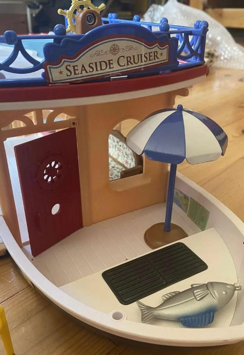 Sylvanian Seaside Cruiser boat plus family - Image 2