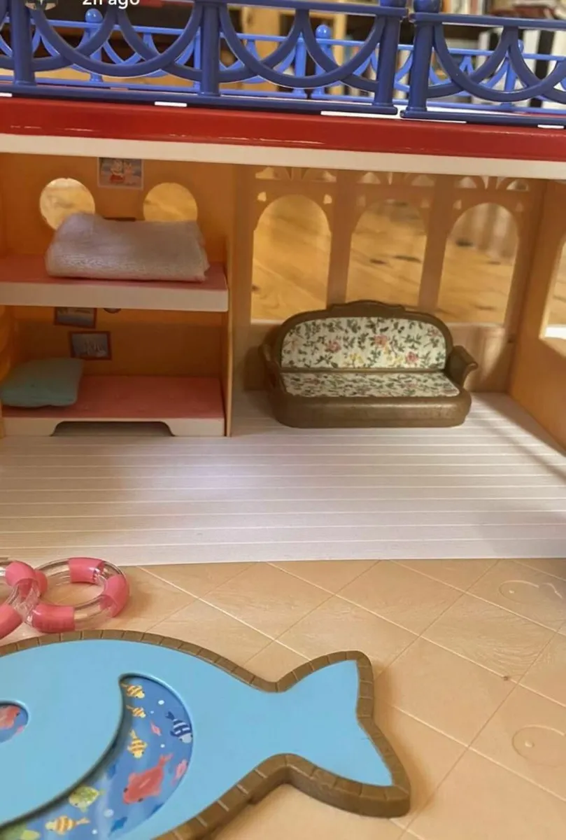 Sylvanian Seaside Cruiser boat plus family - Image 3