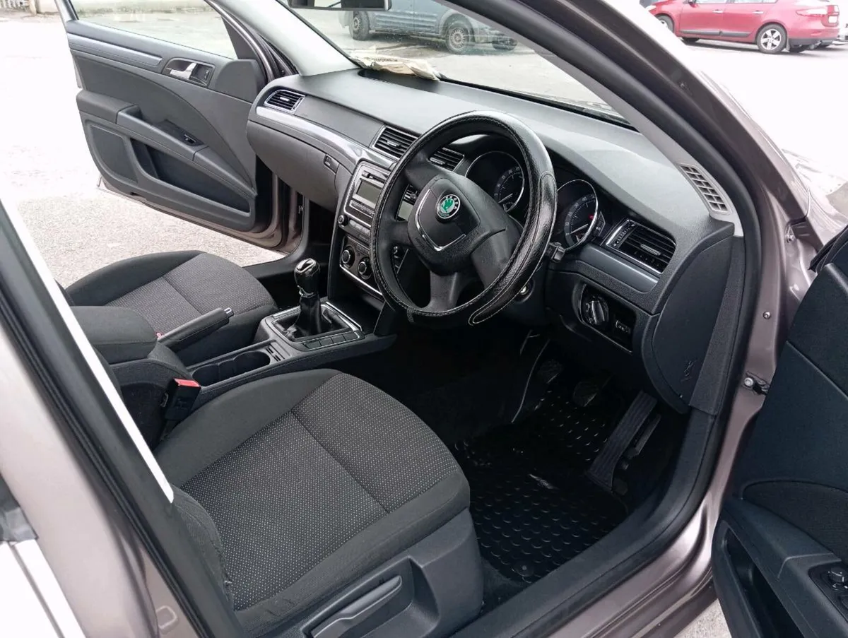Car - Image 4