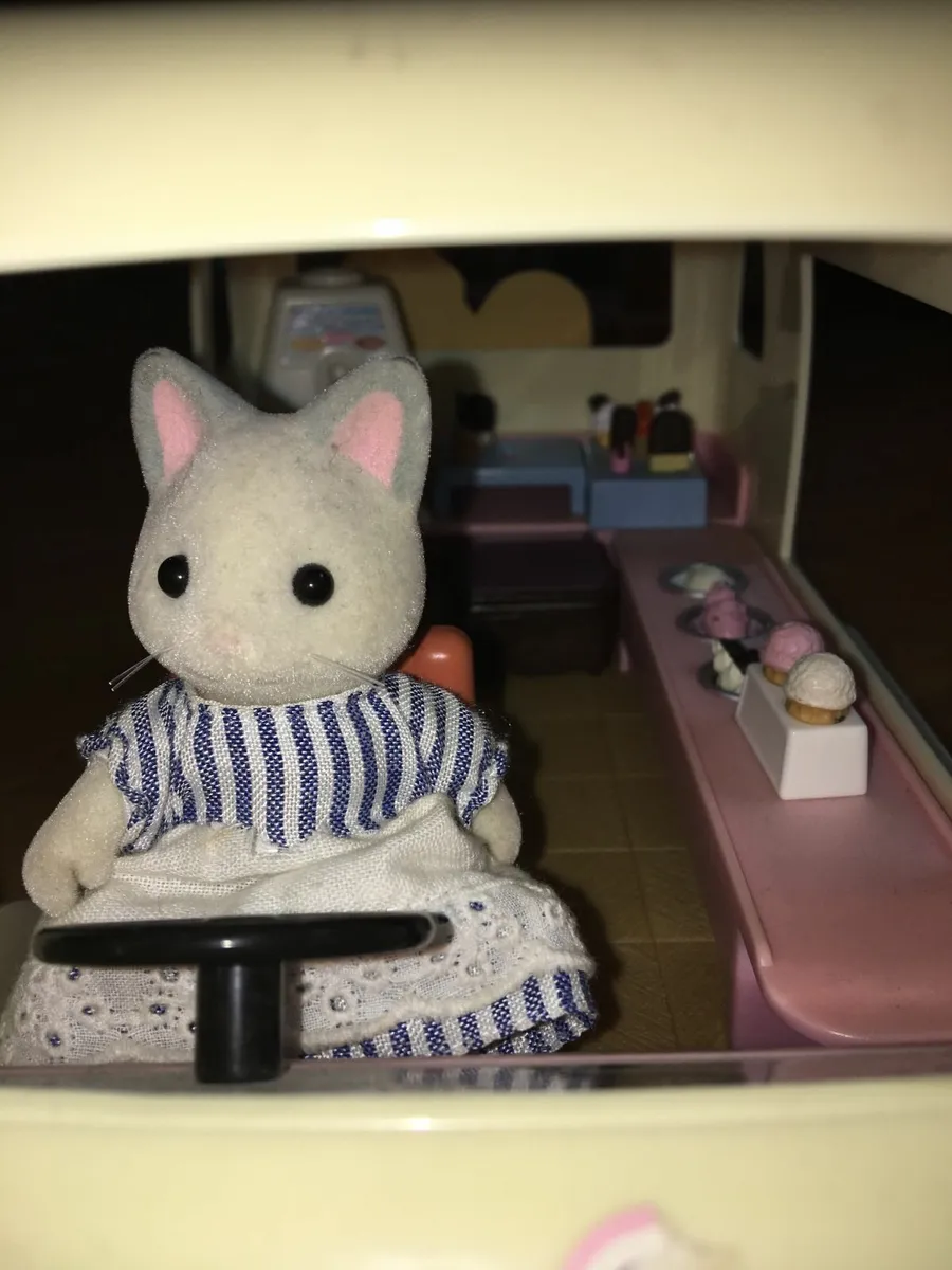 Sylvanian Ice cream van + People - Image 4