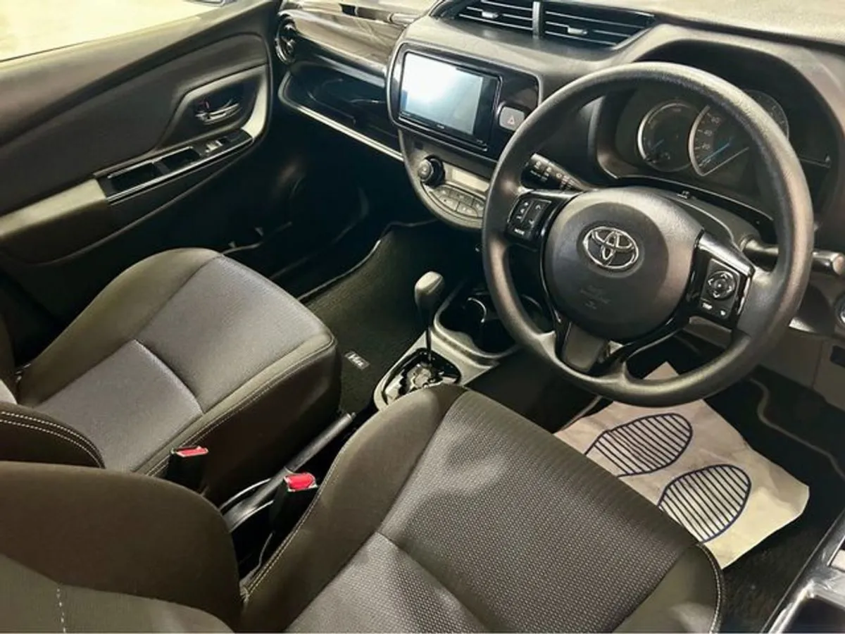 Toyota Yaris 5DR Auto - Image 3