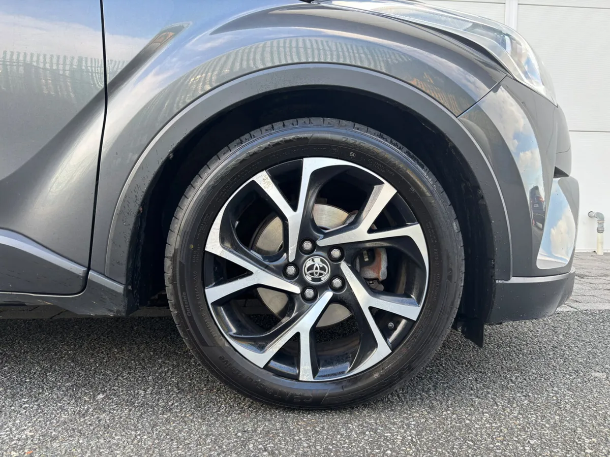 2018 TOYOTA CHR LUNA SPORT HYBRID FSH - Image 3