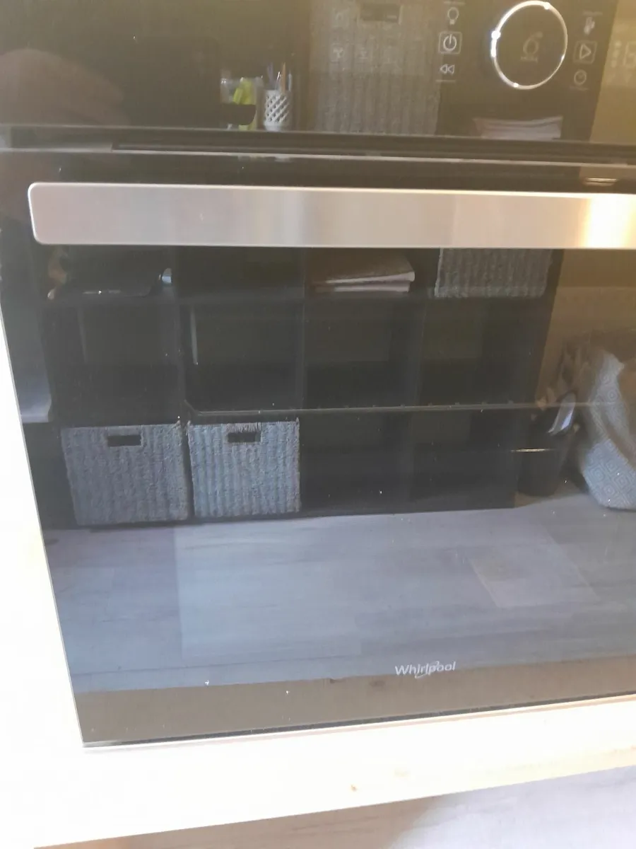 Whirlpool new single oven black in colour - Image 1