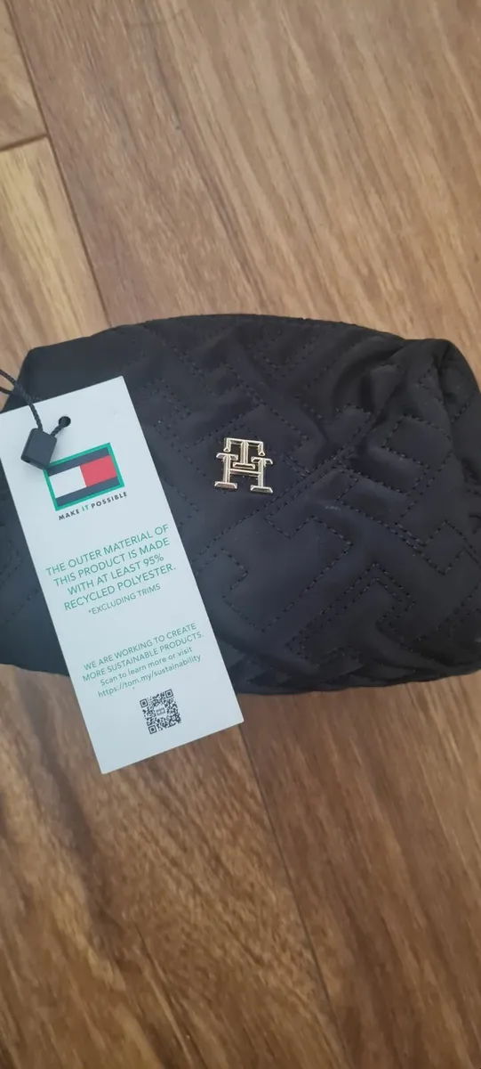 BNWT Tommy Hilfiger small make up bag - Image 1