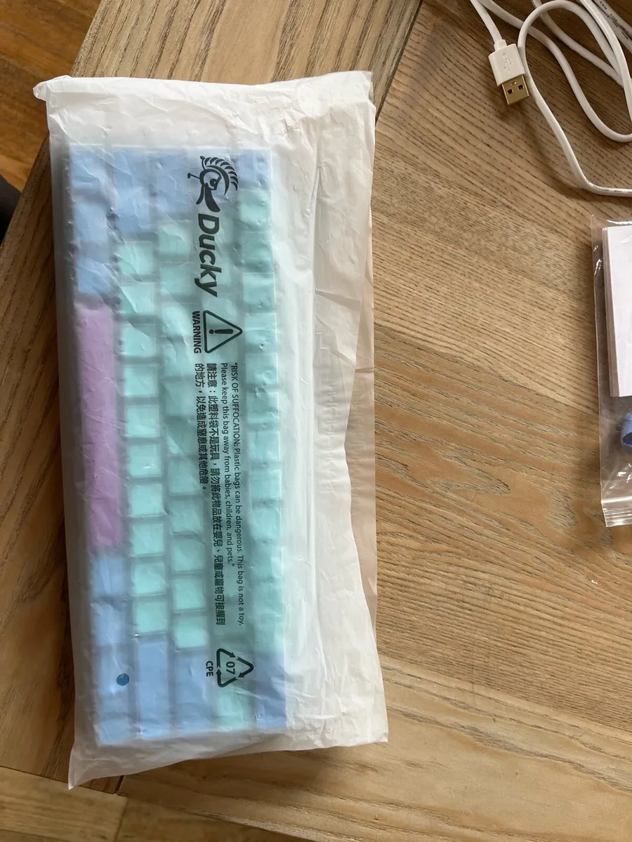 Ducky frozen llama keyboard - Image 2