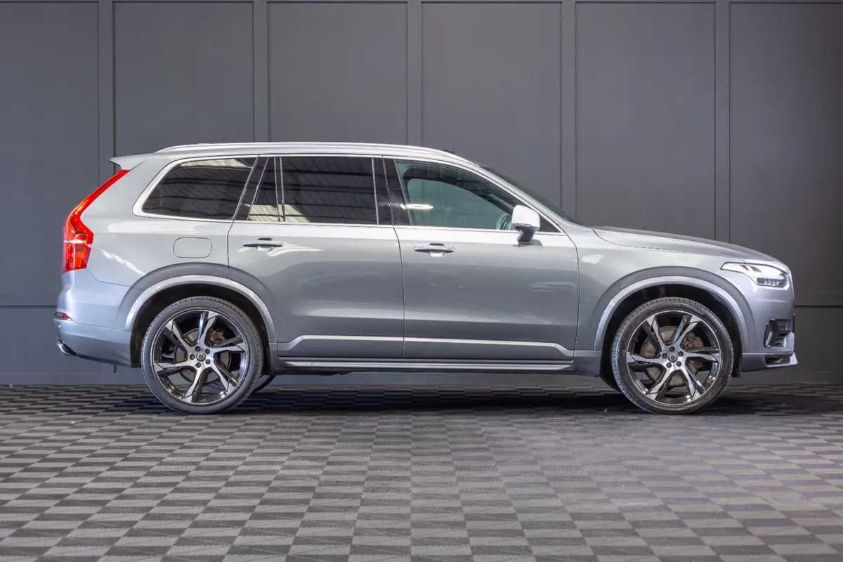 172 Volvo XC90 T8 R-design Pro 7 Seater - Image 2