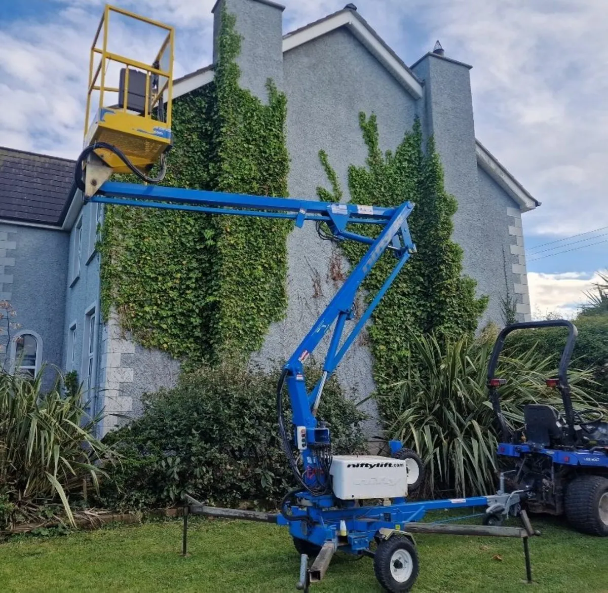 Ex training Niftylift cherry picker mint condition - Image 1