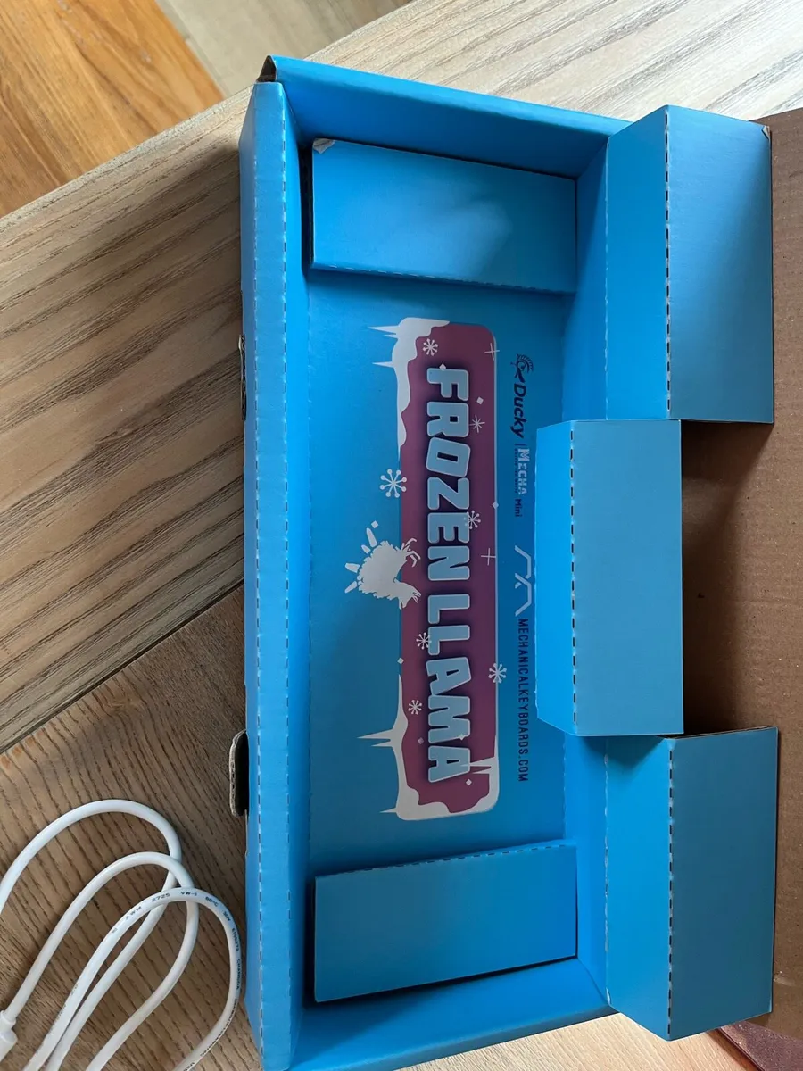 Ducky frozen llama keyboard - Image 4