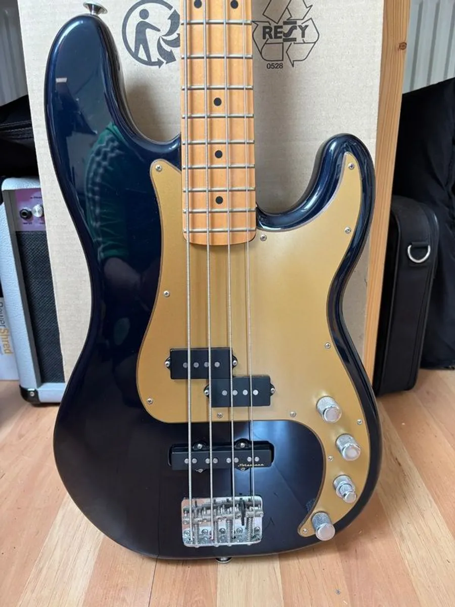 Fender P Bass Special - Image 1
