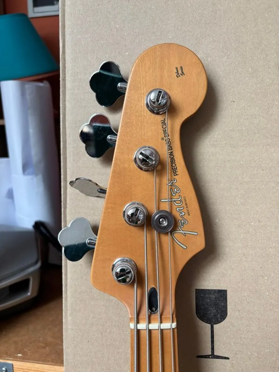 Fender P Bass Special - Image 2