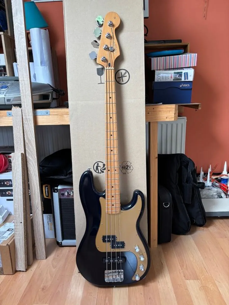 Fender P Bass Special - Image 4