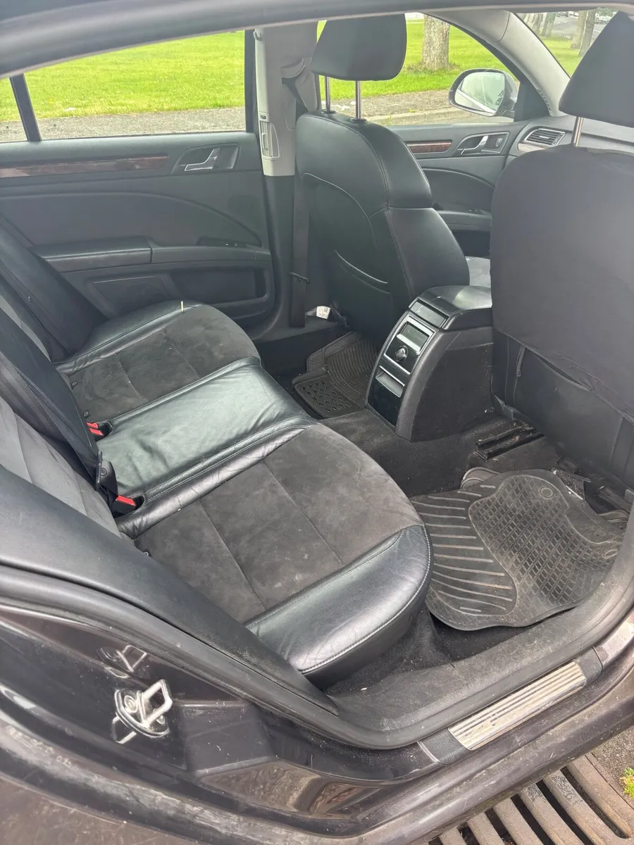 Skoda Superb 2011 - Image 1