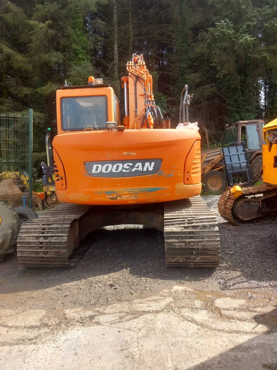 2011 Doosan Dx140LCR - Image 2