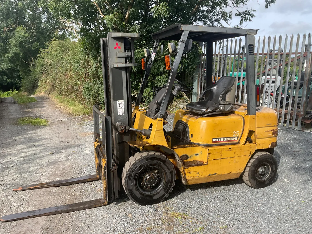 FORKLIFT - Image 1