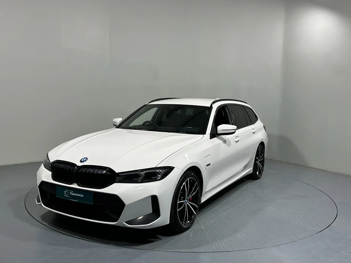 BMW 330e M Sport (2022) - Image 4