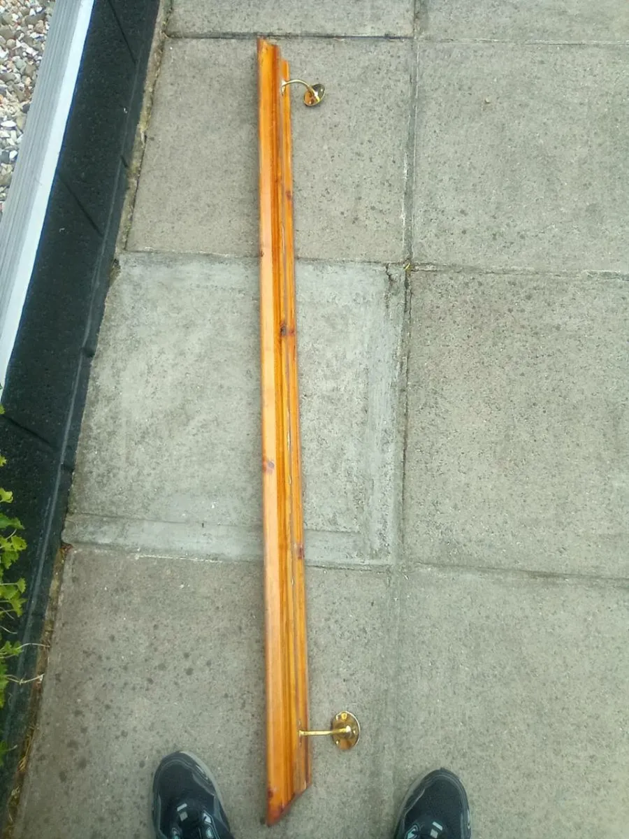5. FOOT.  TIMBER  HAND. RAIL. WITH. BRACKETS. - Image 1