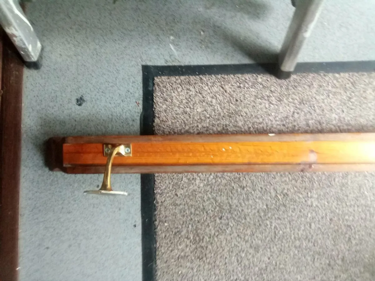 5. FOOT.  TIMBER  HAND. RAIL. WITH. BRACKETS. - Image 4
