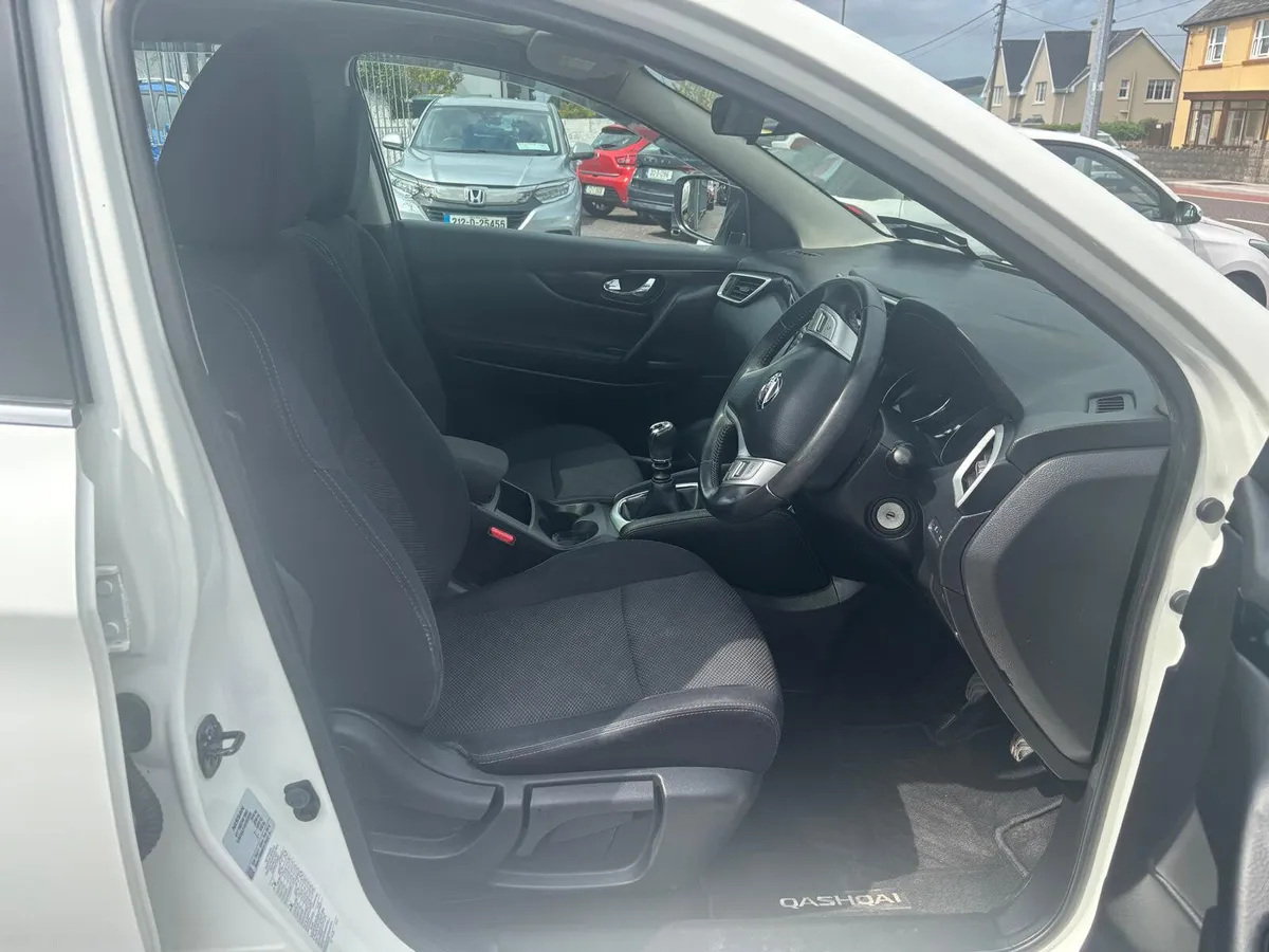 Nissan Qashqai 2016  DIESEL  SV   SPOTLESS - Image 4