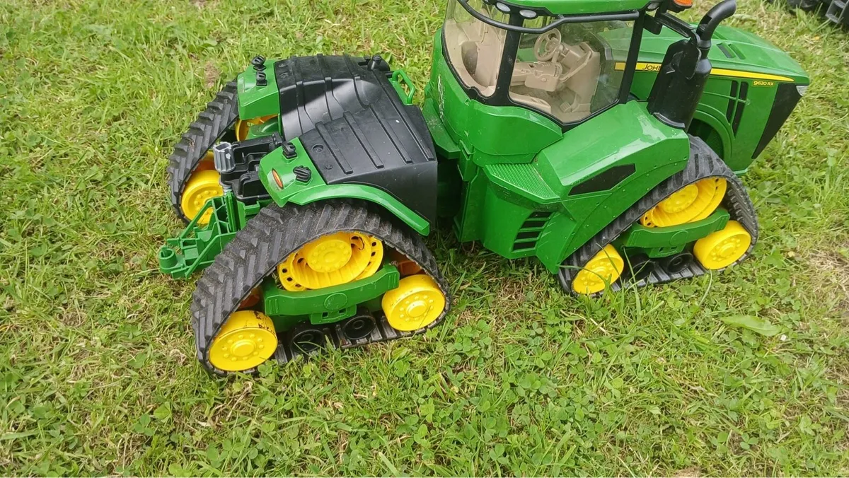 Toy tractors - Image 1