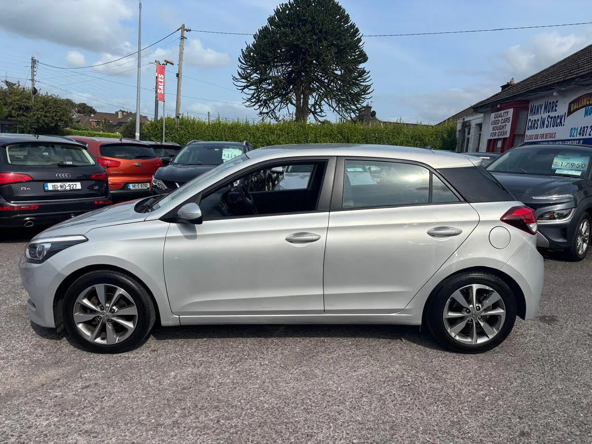 Hyundai i20 2018  PETROL  LOW  MILEAGE - Image 3