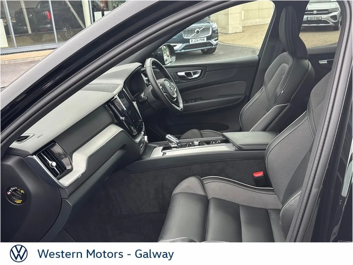 Volvo XC60 Plus Black Edition T6 Phev adaptive Cr - Image 4