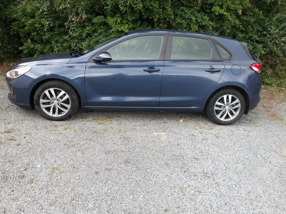Hyundai i30 1.6 Diesel Deluxe Reversing-camera - Image 1