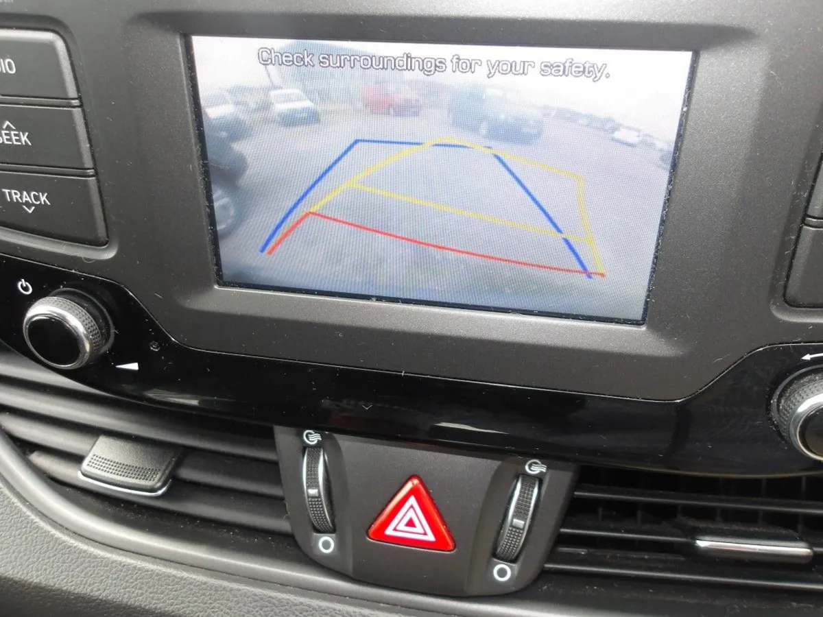 Hyundai i30 1.6 Diesel Deluxe Reversing-camera - Image 2