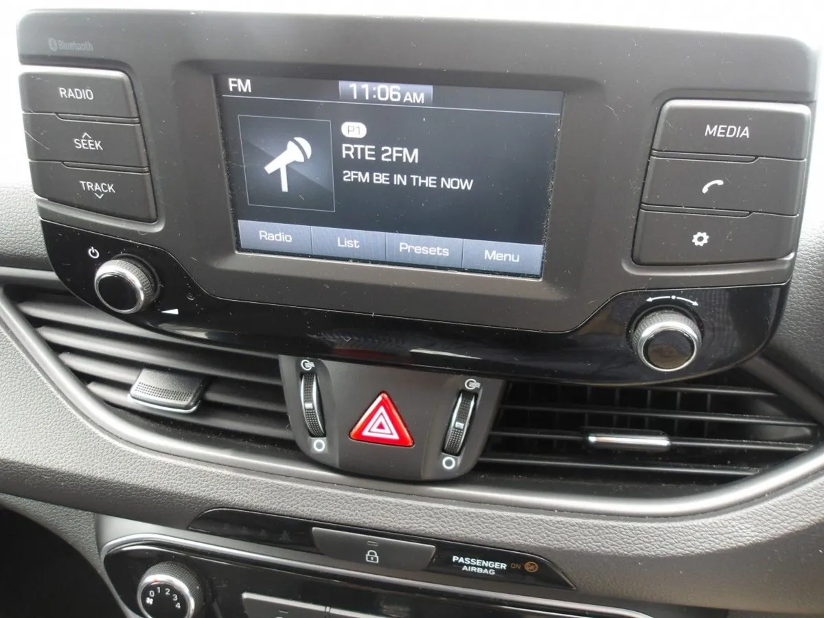 Hyundai i30 1.6 Diesel Deluxe Reversing-camera - Image 4