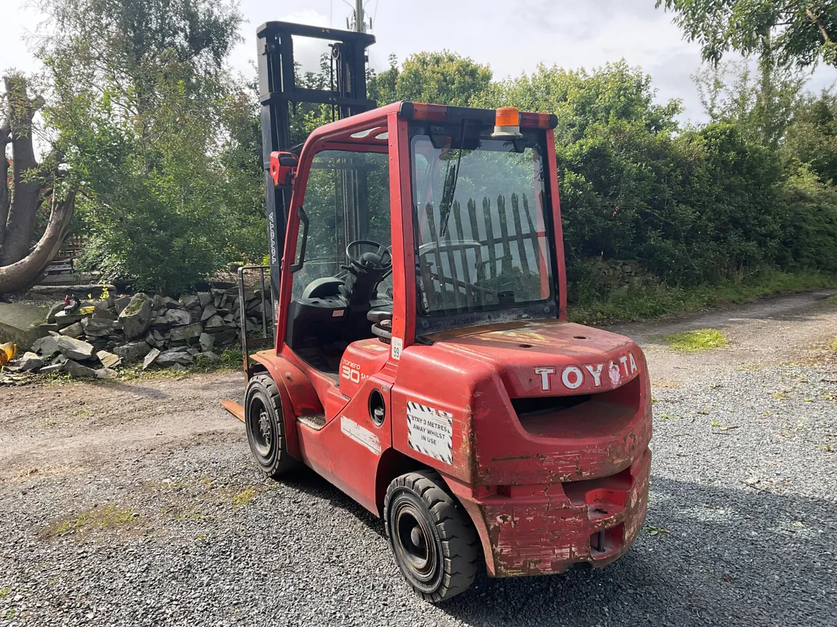 FORKLIFT - Image 3