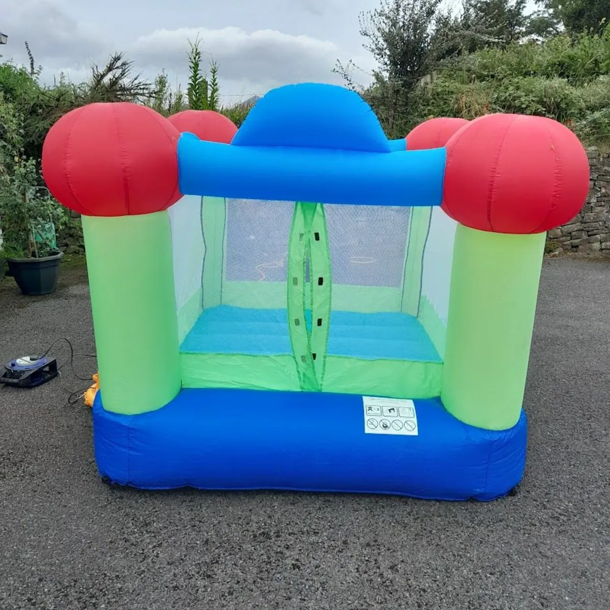 Child bouncing castle - Image 1