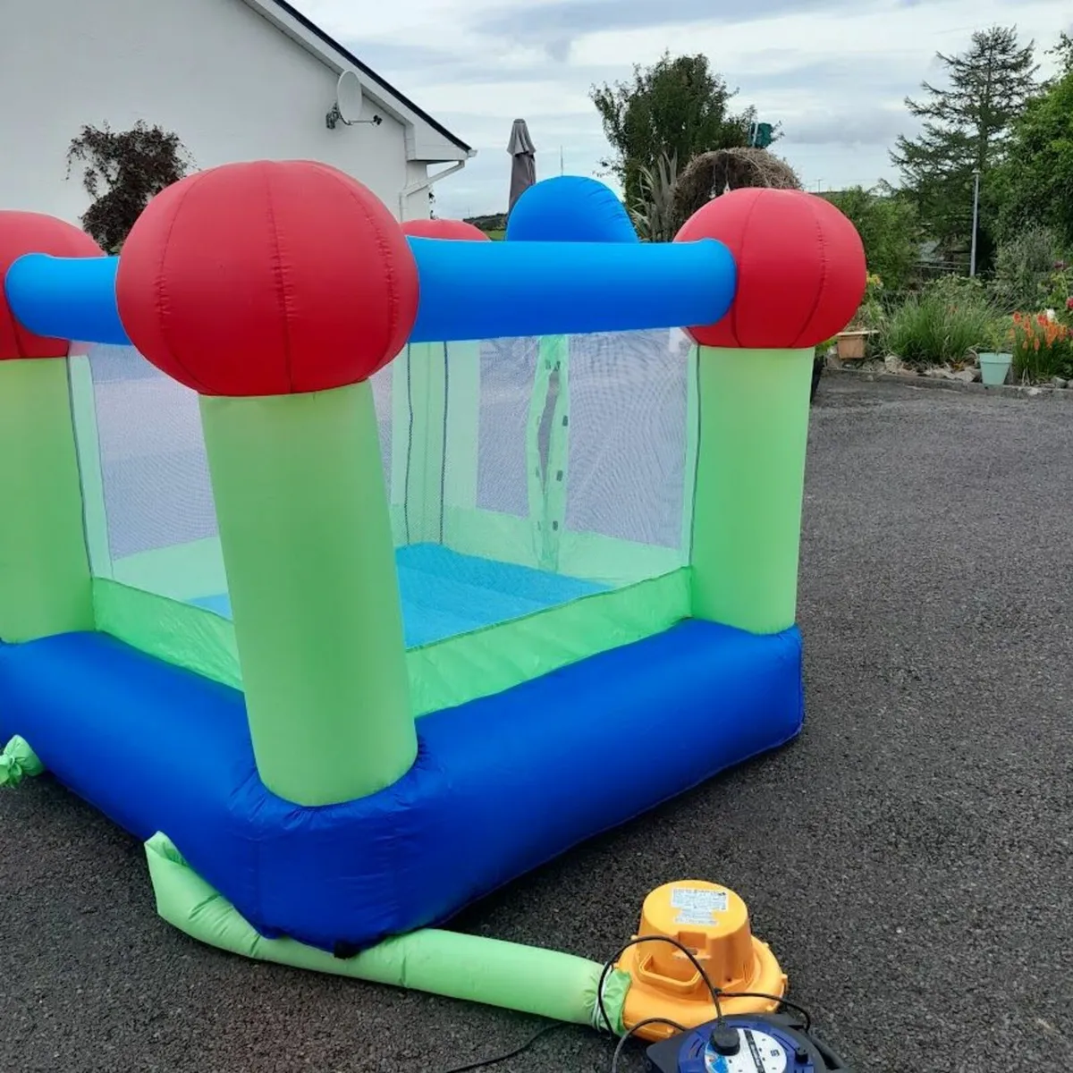 Child bouncing castle - Image 2