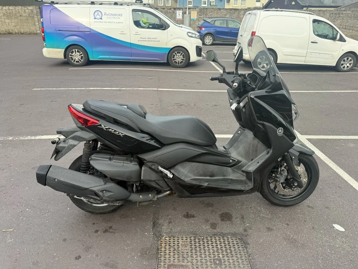 Yamaha XMax 400 - Image 1
