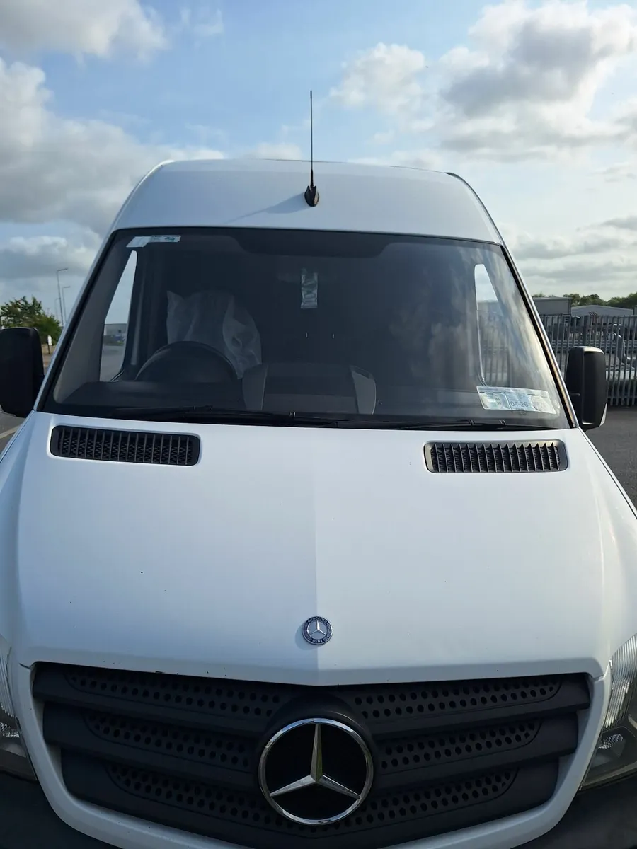 Mercedes-Benz Sprinter 2015 - Image 2