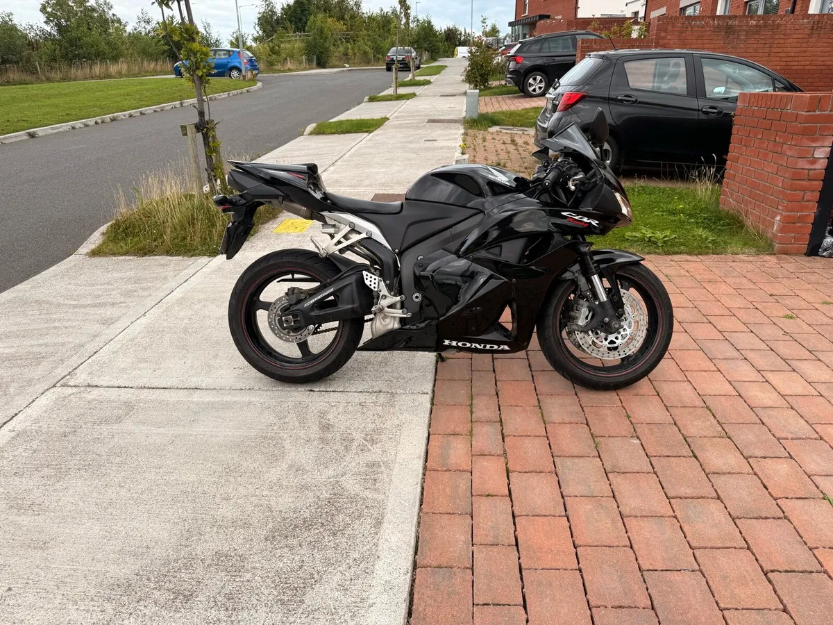 Honda CBR 600RR 2011 - Image 1