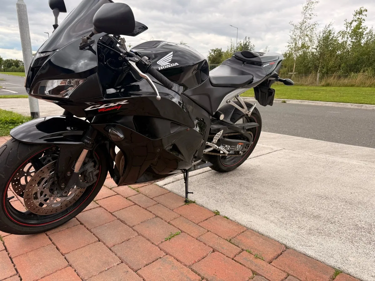 Honda CBR 600RR 2011 - Image 2