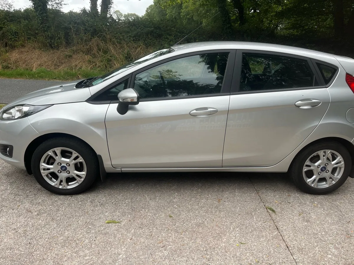 FORD FIESTA LOW KMS PETROL - Image 4