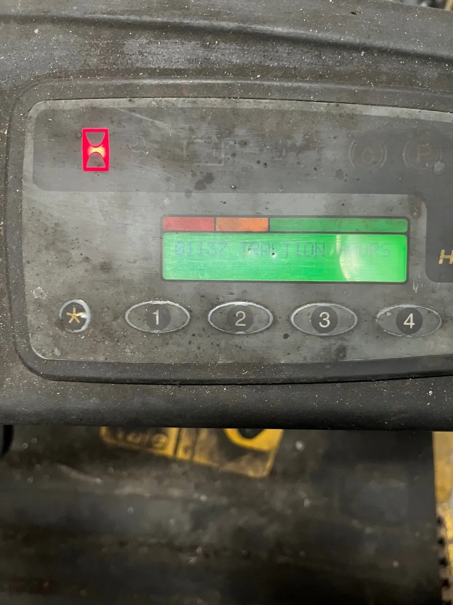 forklift - Image 3
